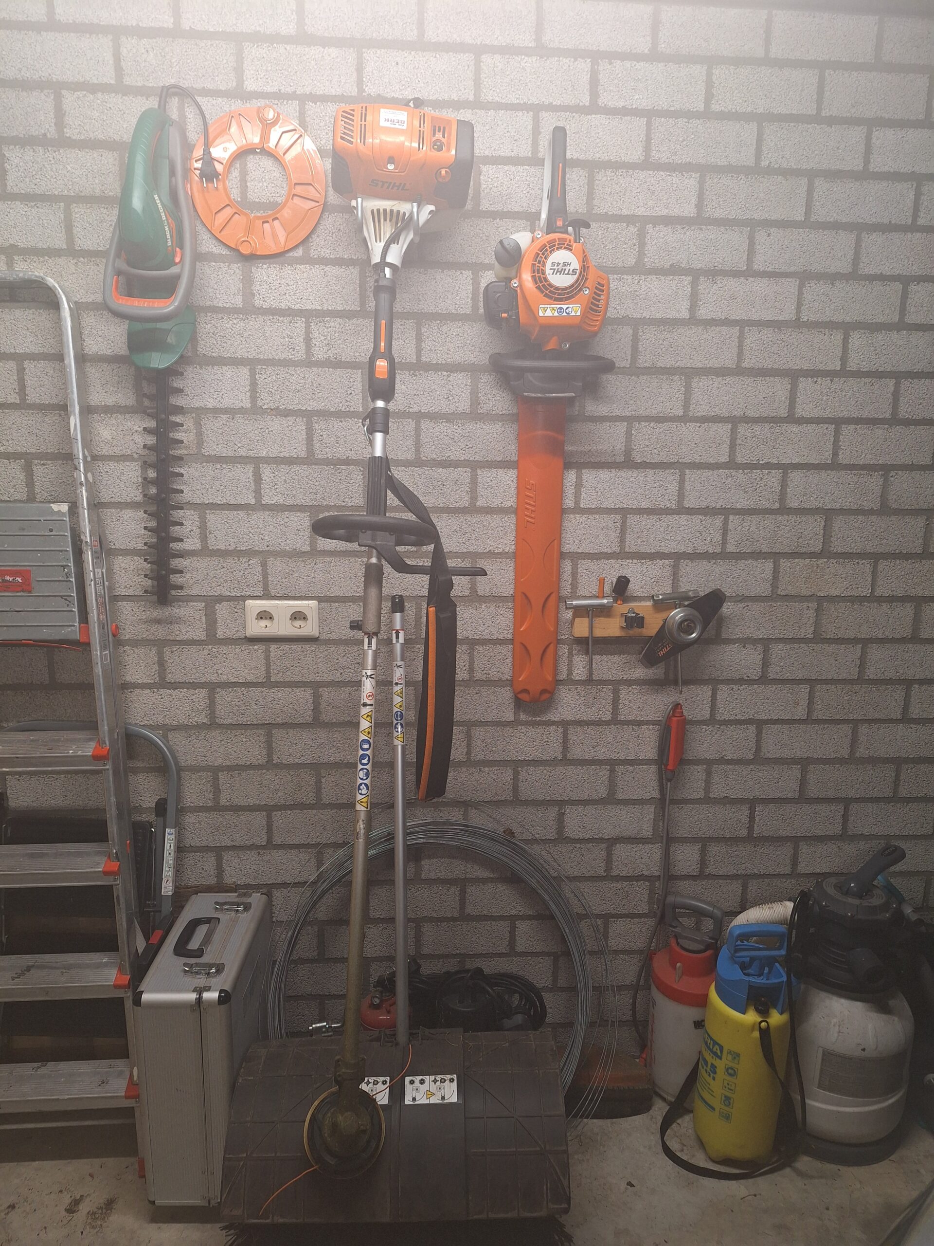 Stihl KM131R combimotor en Stihl HS45 heggenschaar